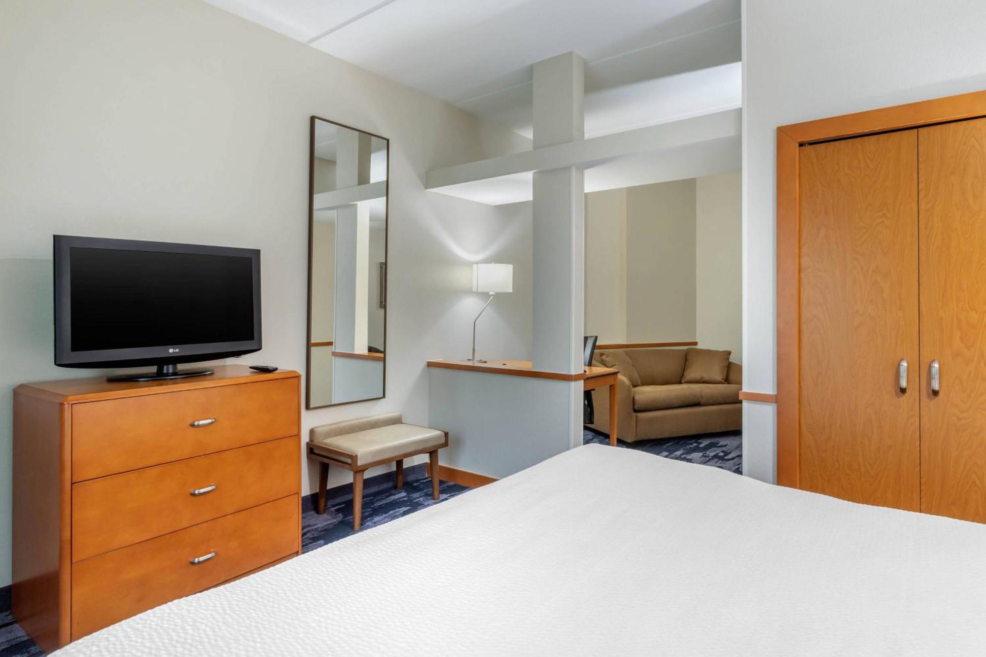 King Room Bathtub Sofa Bed Mobility Access or Hearing Accessible,1632233217:JPEG